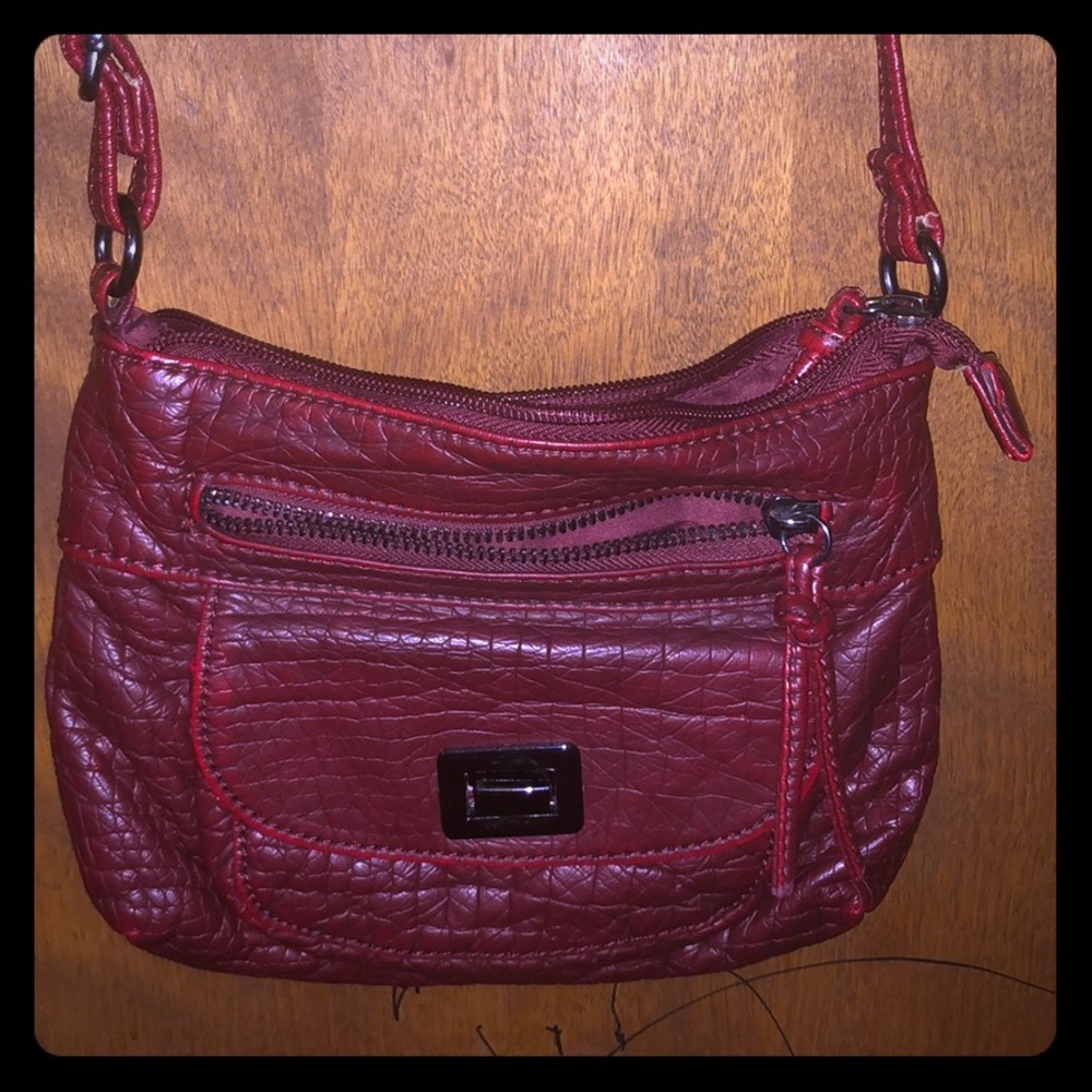 A cross body bag color Burgundy💗☺️